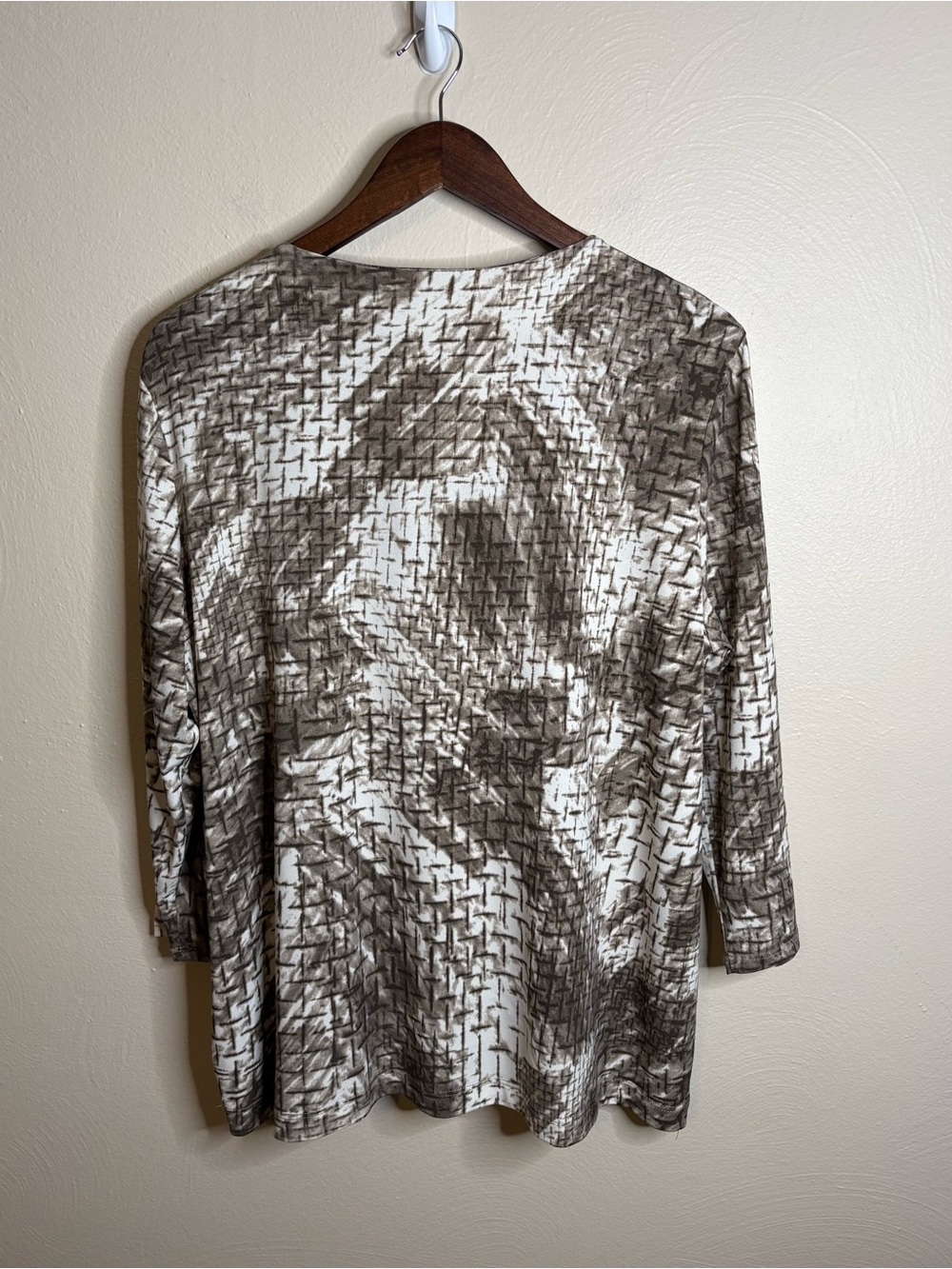 Easywear by Chico's Top Women 3 Gray White Abstract V-Neck 3/4 Sleeve Modern USA - Picture 5 of 10